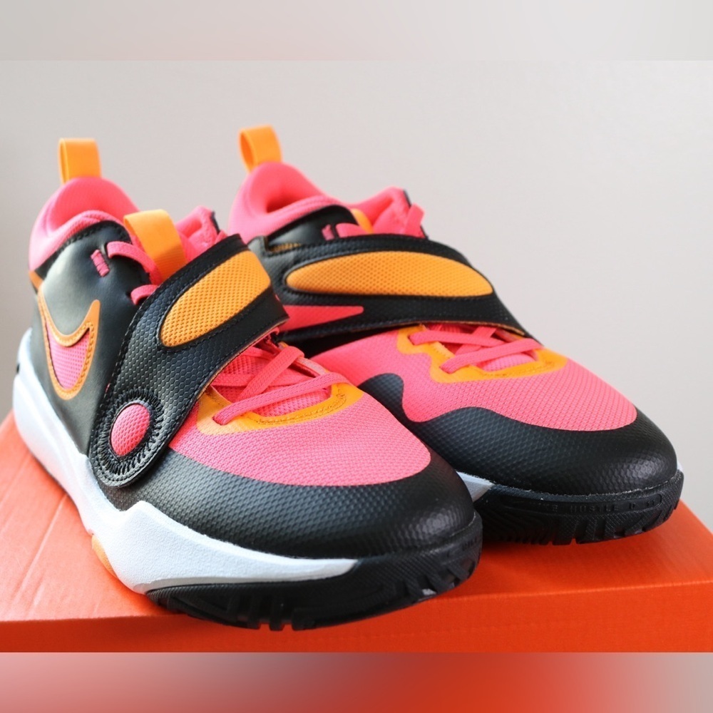 NWB Nike Team Hustle D 7Y Big Kids' Basketball Shoes DV8996-001 Black/Pink - Picture 2 of 10
